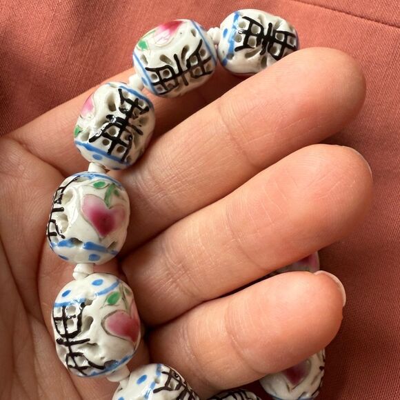 Vintage Hand-Painted Chinese Porcelain Bead Bracelet with Shou Symbols - Picture 3 of 4